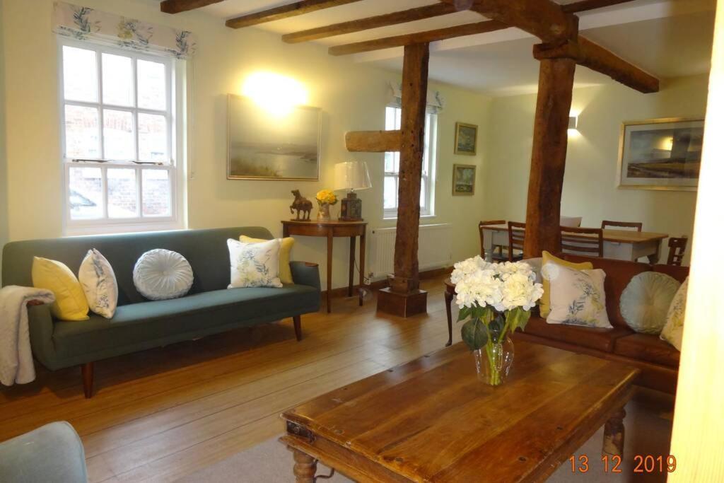 Lovely Old Cottage ストラットフォード＝アポン＝エイボン エクステリア 写真
